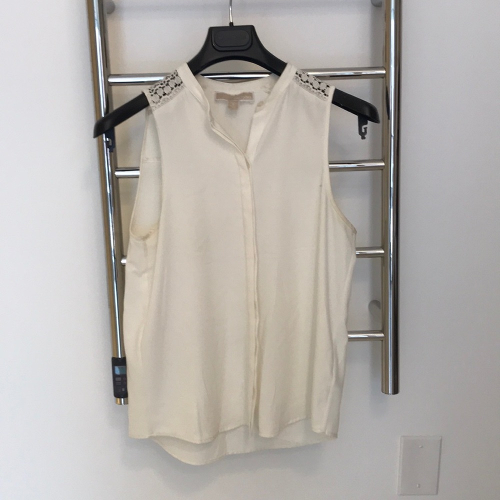 No sleeves blouse